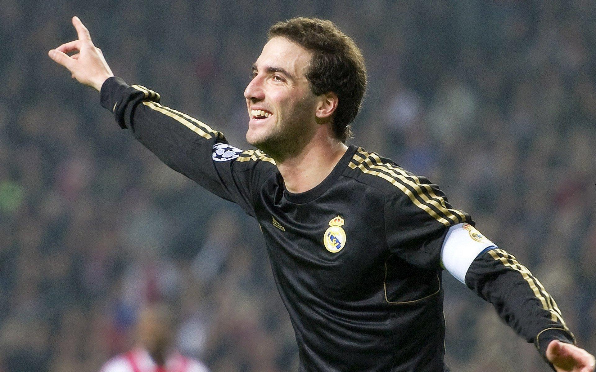 东契奇神级高抛引领攻势，海斯空接暴扣点燃全场—独行侠主场力克强敌